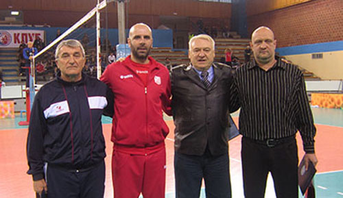 Radomir Veličković, trener OK VGSK; Siniša Gavrančić, trener OK Vojvodina NS Seme; Dr Bogdan Sretenović, Predsednik UOTS; Bogdan Veličković, trener OK Spartak. Radomir Veličković, trener OK VGSK; Siniša Gavrančić, trener OK Vojvodina NS Seme; Dr Bogdan Sretenović, Predsednik UOTS; Bogdan Veličković, trener OK Spartak.
