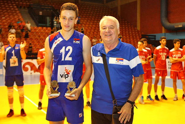 MVP Balkanijade Aleksa Batak i predsednik UOTS dr Bogdan Sretenović MVP Balkanijade Aleksa Batak i predsednik UOTS dr Bogdan Sretenović