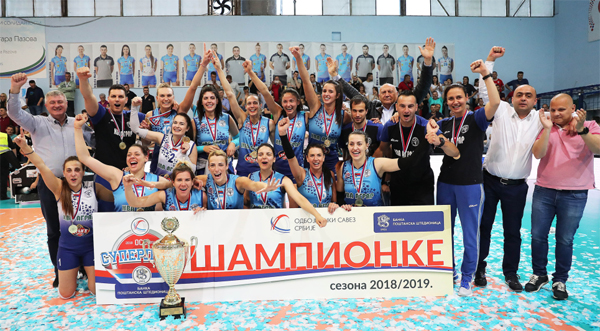 Mirjana Musulin sa šampionskim timom Železničara Mirjana Musulin sa šampionskim timom Železničara