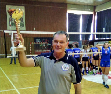 Goran Nešić sa osvojenim peharom Goran Nešić sa osvojenim peharom