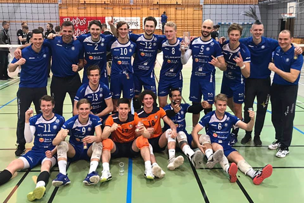 Trener Branislav Đurić sa ekipom Førde Volleyballklubb Trener Branislav Đurić sa ekipom Førde Volleyballklubb
